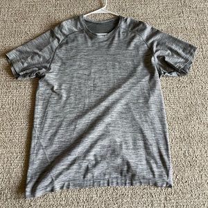 Mens lulu lemon top